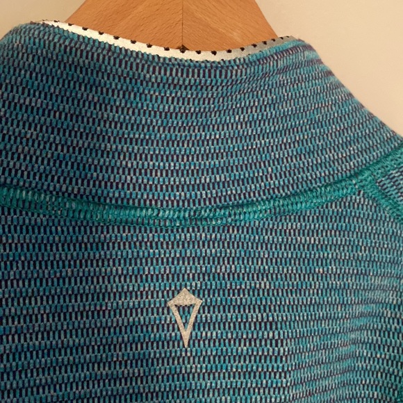 Ivivva Lululemon smooth as ice pullover 1/2 zip long sleeve top - Picture 6 of 11